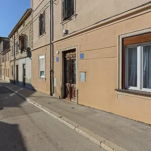 Rich Appartamento Pola